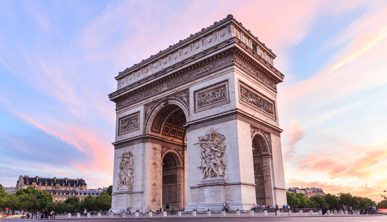 Genießen Sie die Aussicht auf L' Arc de Triomphe 