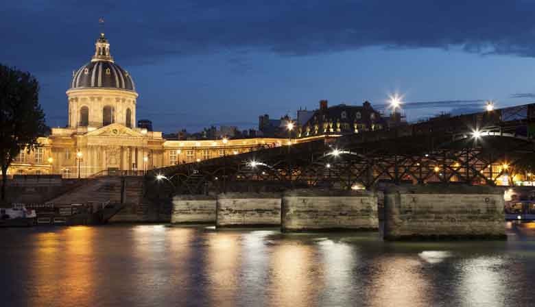 Seine Schifffahrt bei Nacht