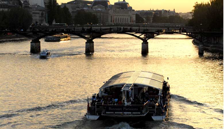 Visit Paris at the sunset on the Seine