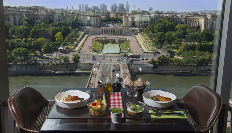 tour eiffel dejeuner