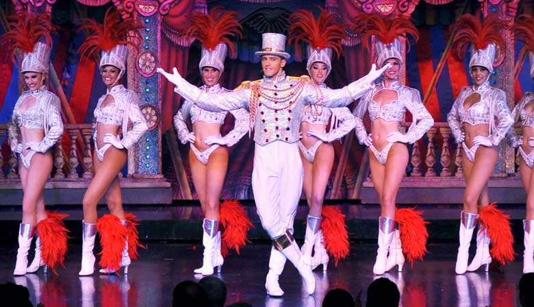 Escenario de circo del espectáculo Moulin Rouge