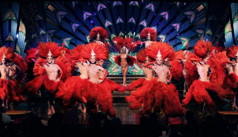 Demostración de los bailarines del Moulin Rouge