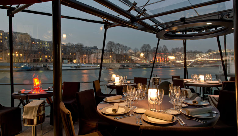 Restaurant of the boat Bateaux Parisiens