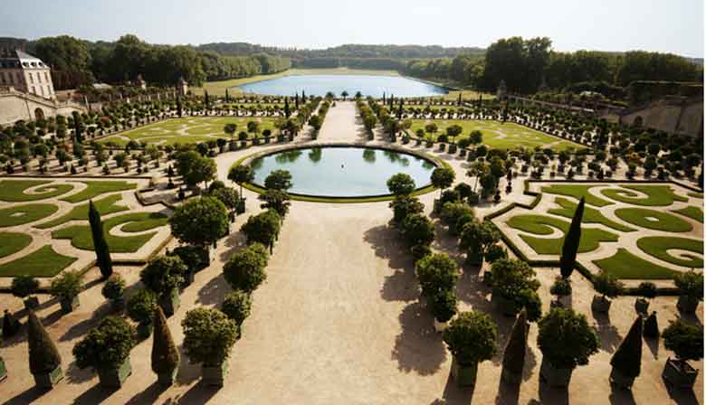 Fonte e jardins à francesa de Versalhes