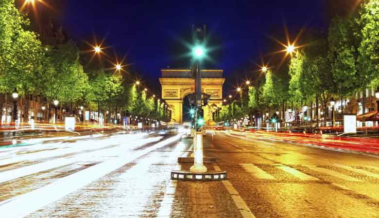 Os Champs Elysées a noite