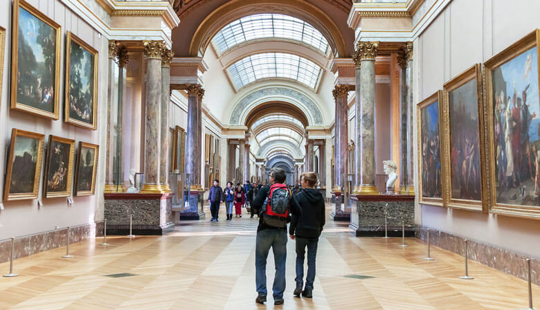 Visite de l'intérieur du Louvre de Paris