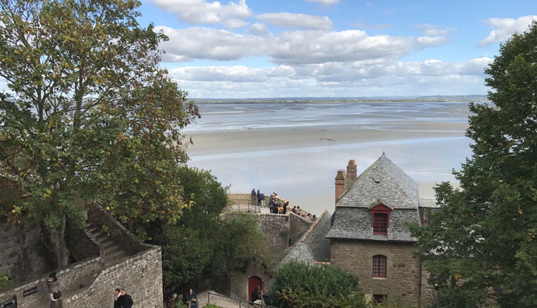 Paseo por el pueblo del Mont Saint Michel