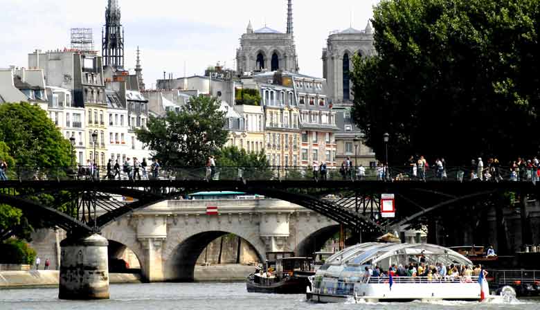Seine river cruise and Notre Dame de Paris