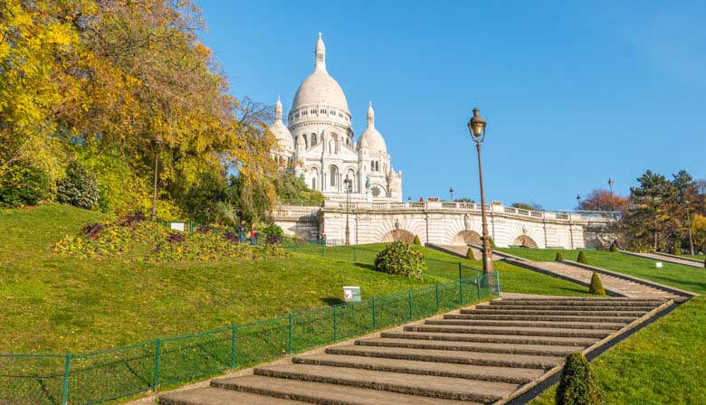 Guided City tour of the Historical Paris, Montmartre and the Louvre with Priority Access