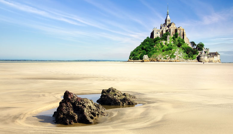 2 Days Guided Tour to Normandy D-Day Beaches, Saint Malo & Mont Saint Michel from Paris