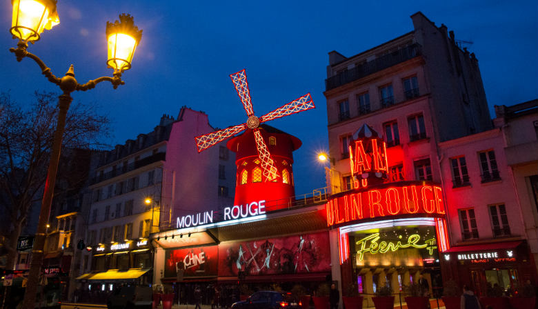 Espectáculo del Moulin Rouge a las 23.00 h - transporte de ida y vuelta en París