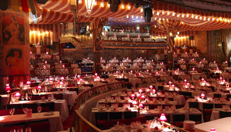 Abendessen und schöne Show im Moulin Rouge