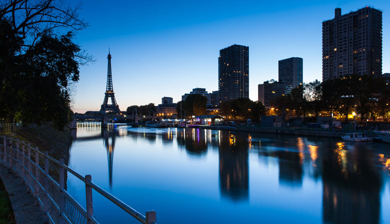 La Seine et la Tour Eiffel de nuit