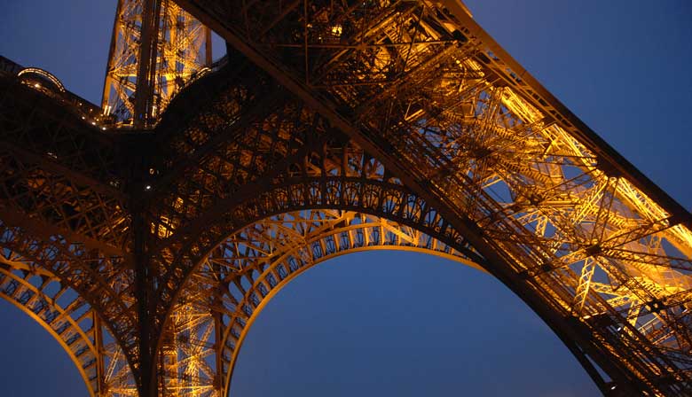 Visita à Torre Eiffel com acesso prioritário salto de fila bilhete sem fila