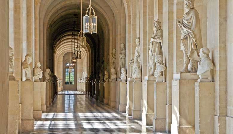 Unforgettable visit of the Palace of Versailles skip the line priority access