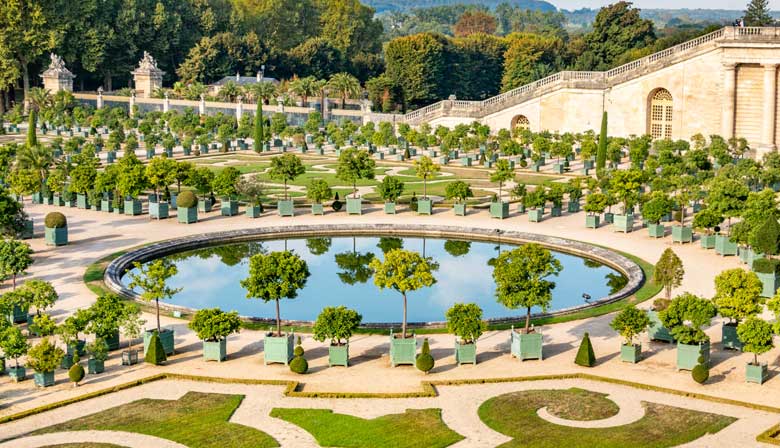 Walk in the gardens of Versailles