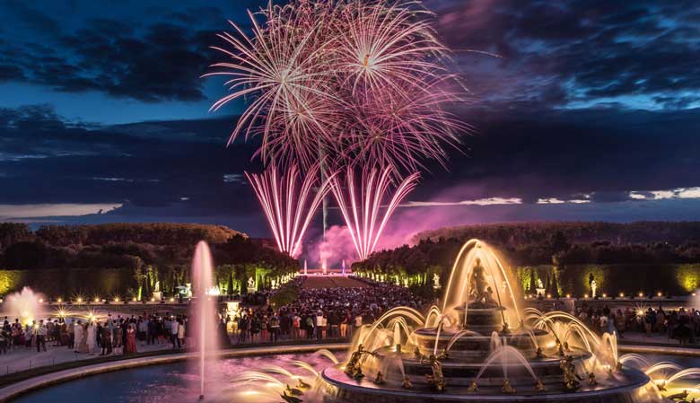 Night Fountains Show At The Palace Of Versailles - PARISCityVISION