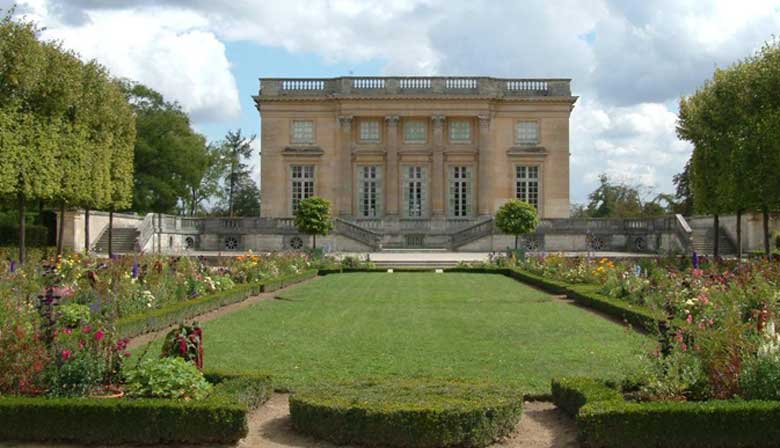 Guided visit of the petit Trianon of Versailles - Marie Antoinette 
