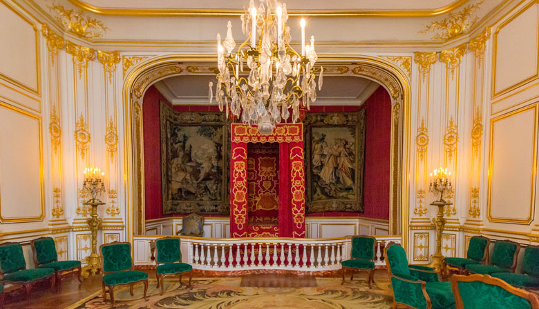 A bedroom inside the Château de Chambord