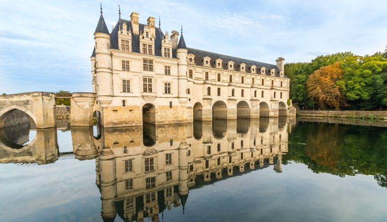 The Château de Chenonceau above the Cher river