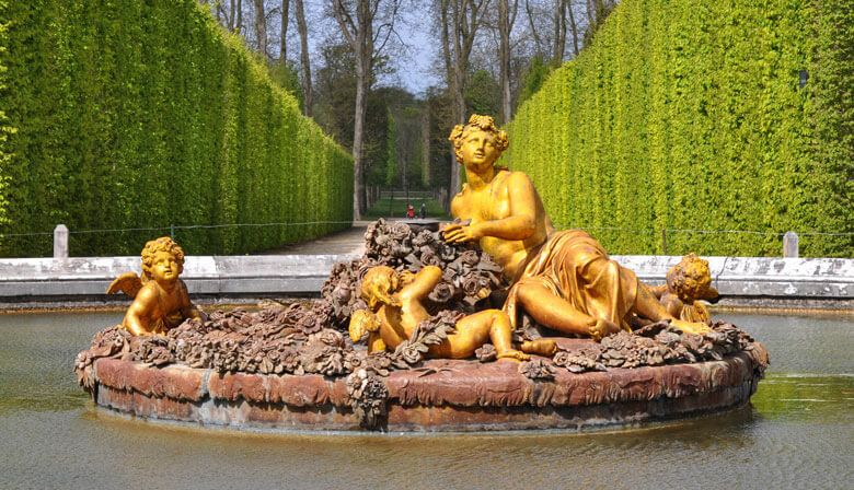 One of the many fountains displayed in the gardens skip the line priority access