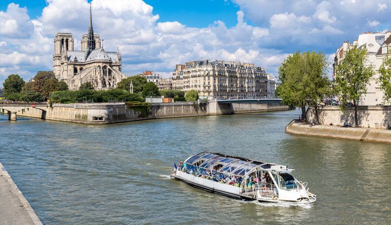 Enjoy a one-hour cruise on the Seine river