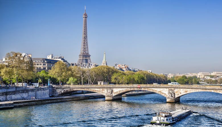 Paris depuis la Seine coupe file accès prioritaire