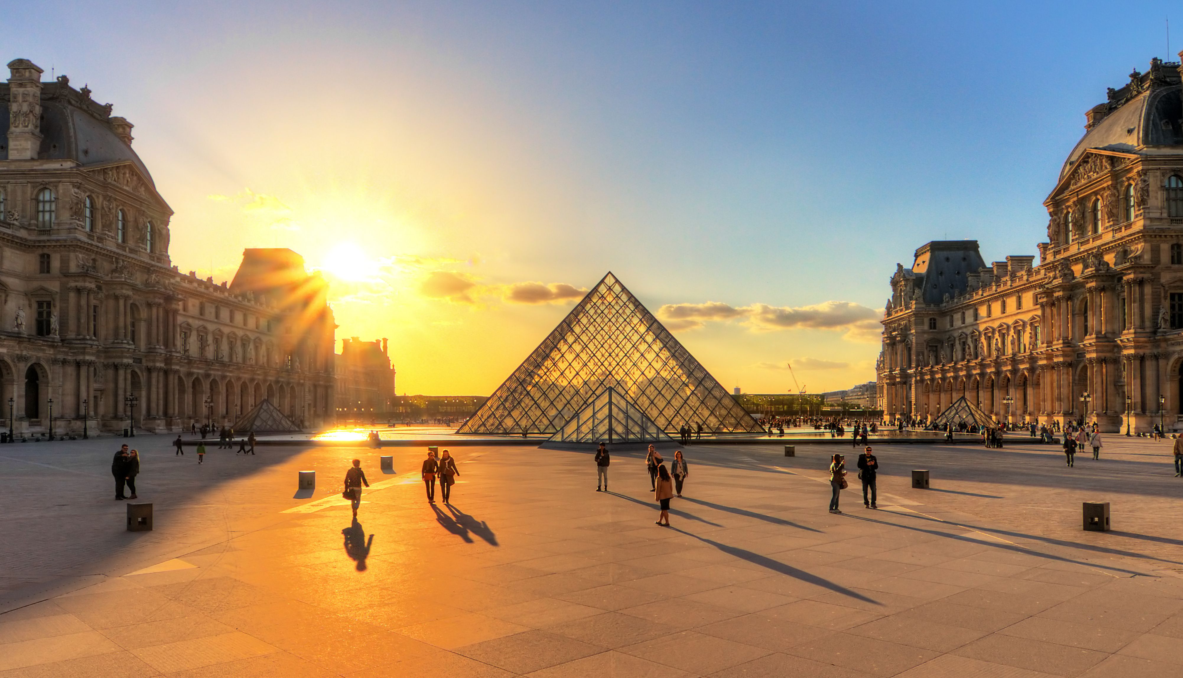 Visit the Louvre Museum paris