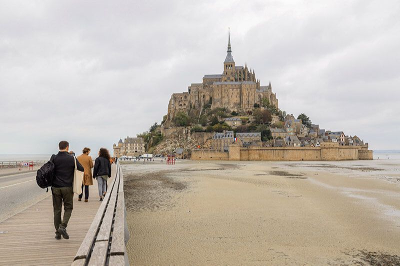 CIRCUITO DE 5 DIAS EN FRANCIA : traslados de ida y vuelta aeropuerto/hotel + visita guiada de 2 días al Mont Saint Michel/Chateaux de La Loire + visita guiada a Versalles