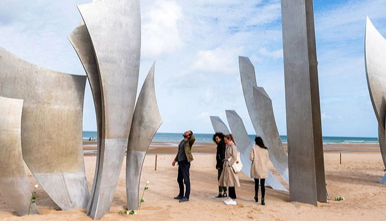 Guided Tour of Normandy D-Day Beaches Day Trip from Paris with transport