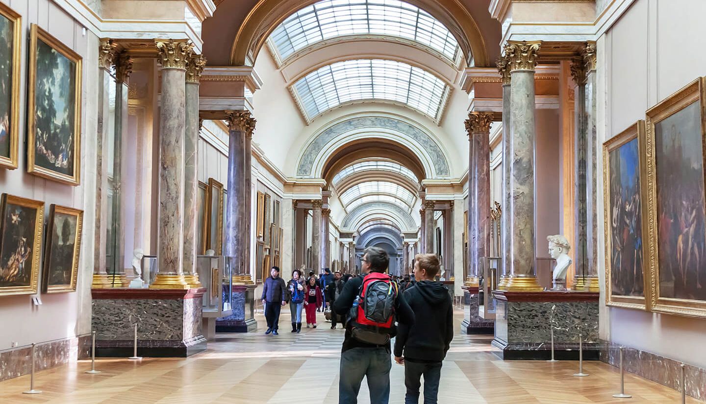 See the masterpieces of the Louvre museum