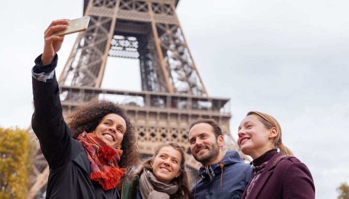 Foto em frente à Torre Eiffel