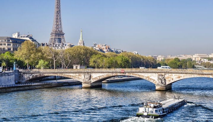 Almuerzo crucero por el Sena y visita libre del tercer piso de la Torre Eiffel