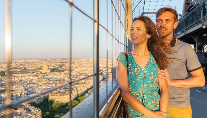 City Tour and Eiffel Tower Summit with Priority Access