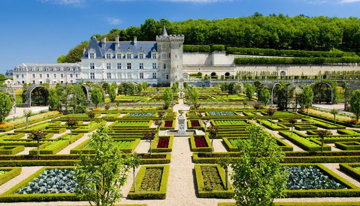 4 Day Trip to Normandy, Mont Saint Michel & Loire Valley Castles from