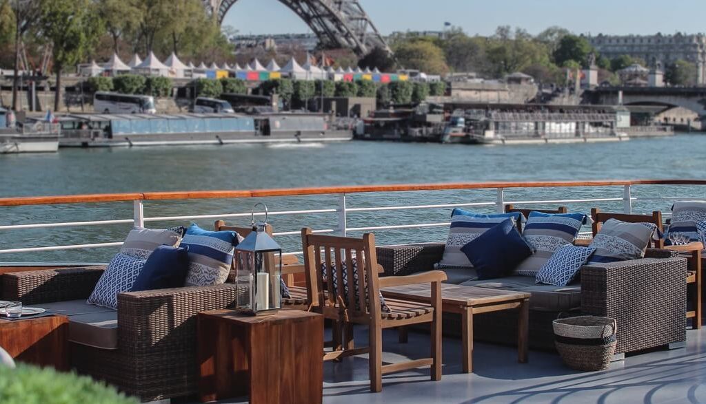 restaurant bateau tour eiffel