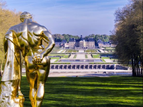 All day audio tour of Fontainebleau and Vaux le Vicomte, departure from Paris