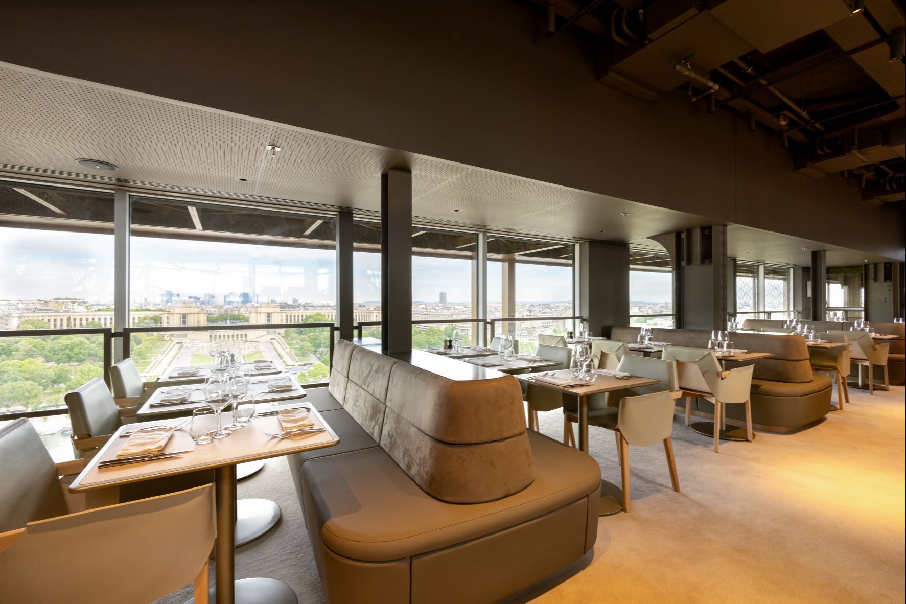 Stadtbesichtigung, Mittagessen auf dem Eiffelturm mit reserviertem Zugang und Bootsfahrt auf der Seine