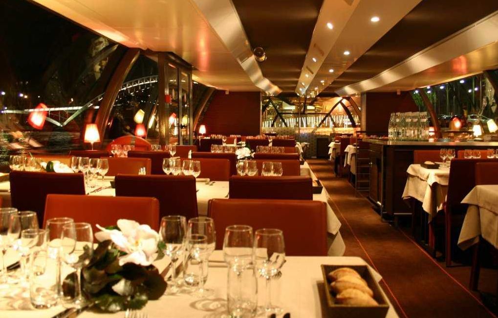 Dinner cruise with live music (evening dinner)