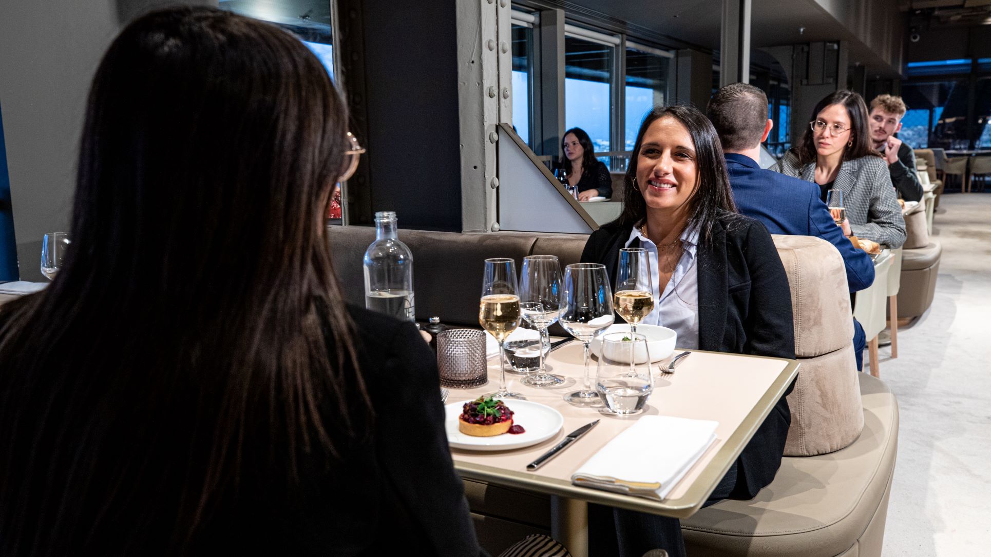 Visita libre del 3er piso de la Torre Eiffel con aplicación móvil (acceso reservado) con comida incluida