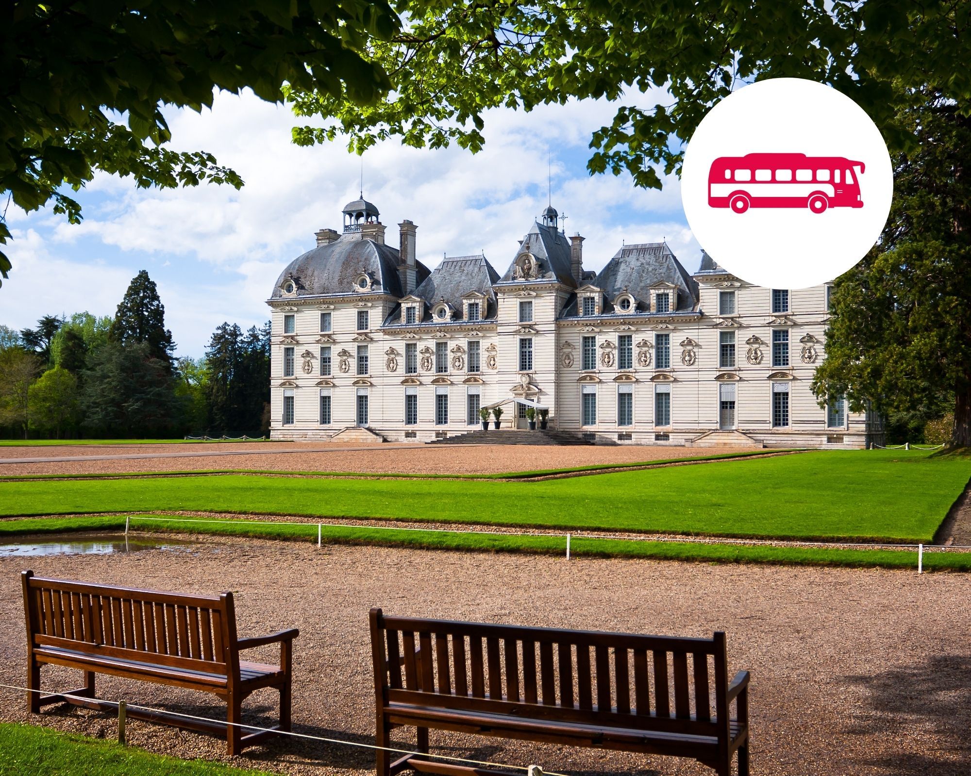 All day trip audioguided tour of Loire castles with transportation from Paris