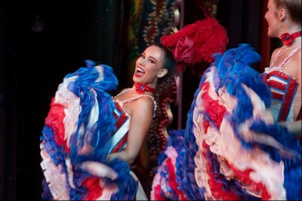 Dançarinos do Moulin Rouge em Paris