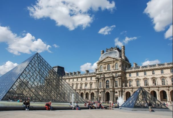 Visite du musée du Louvre avec application à télécharger (accès réservé)