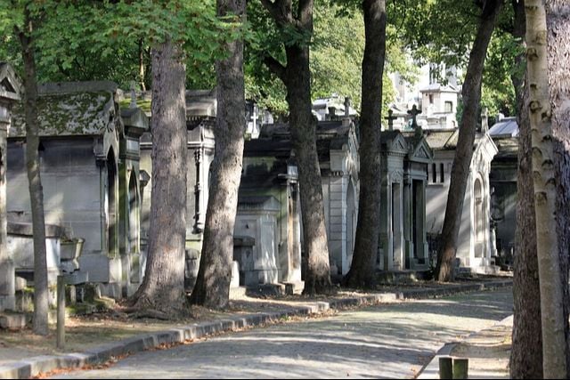 Pere Lachaise cemetery guided tour