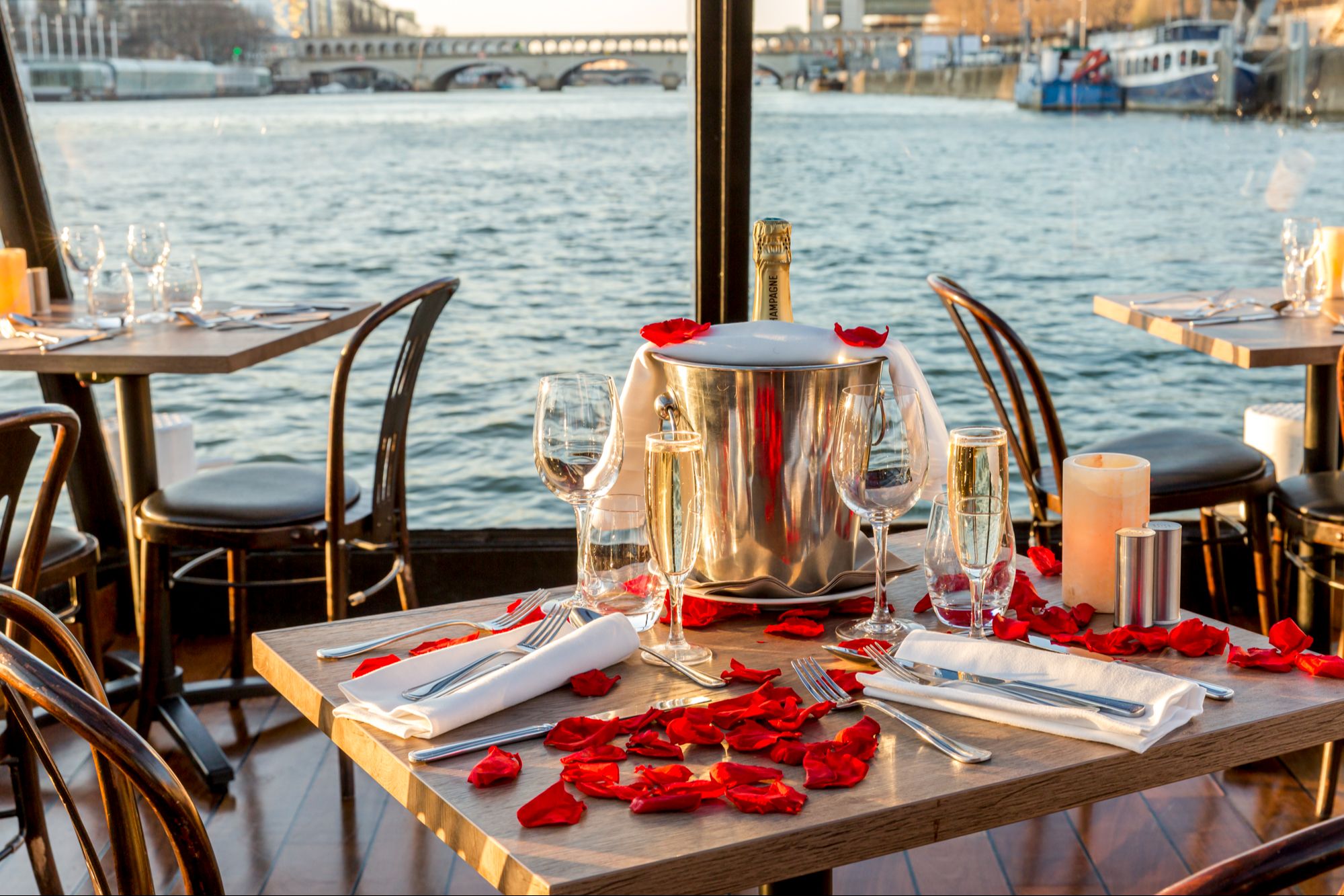 Romantic Seine River Lunch Cruise, Table at the bay window, Drinks included