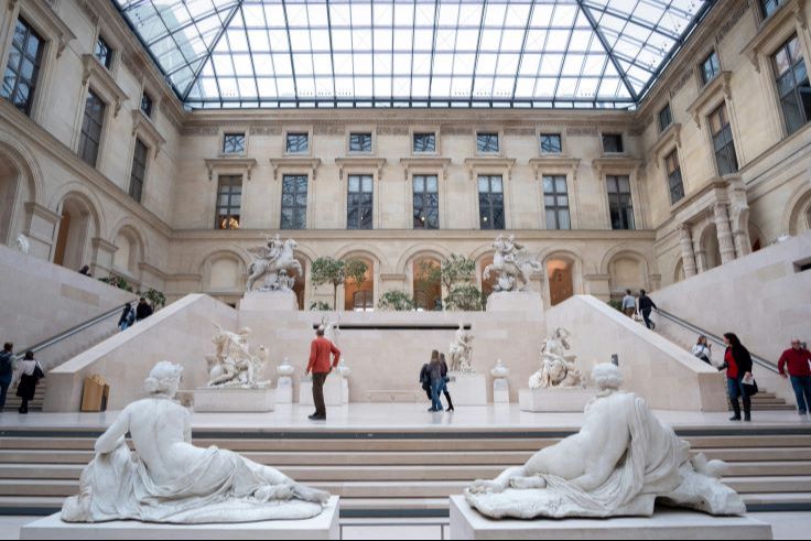 Visita guiada al Museo del Louvre (acceso reservado) con billete para el crucero por el Sena