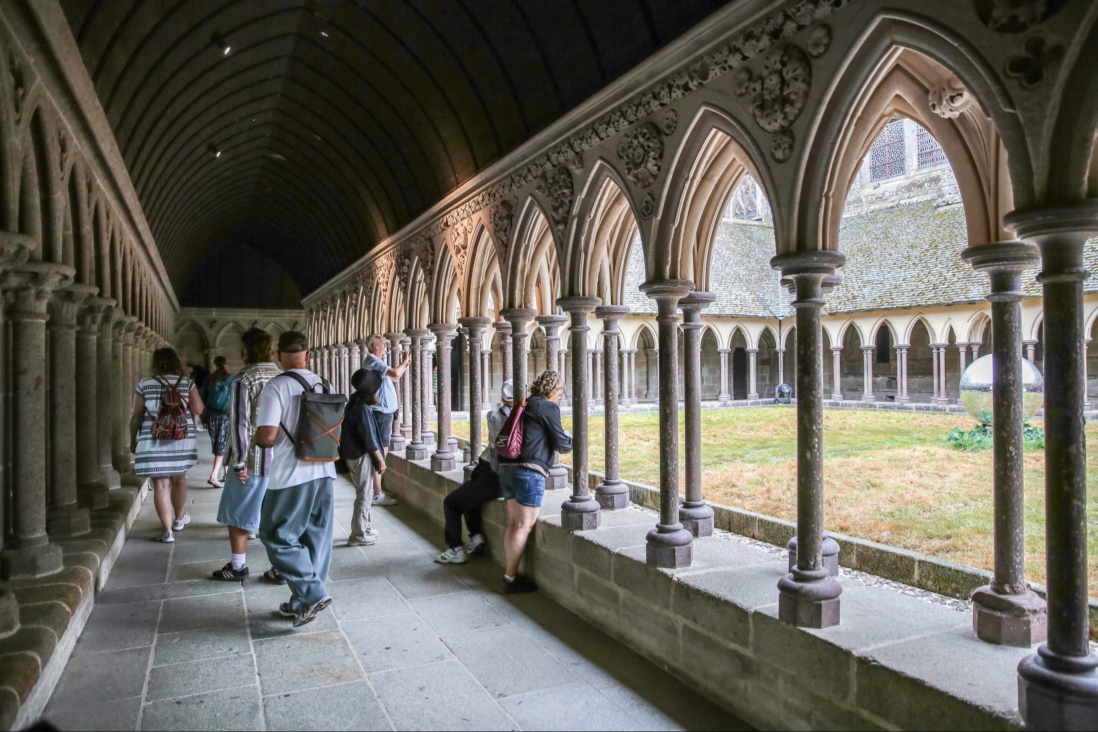 Discover the Mont Saint Michel Abbaye and its cloister