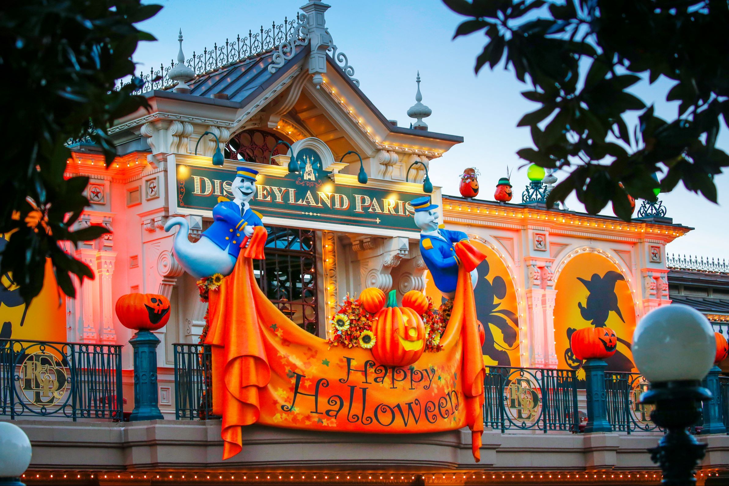 Disneyland® Paris : 1 Day Trip 2 Parks with Transport