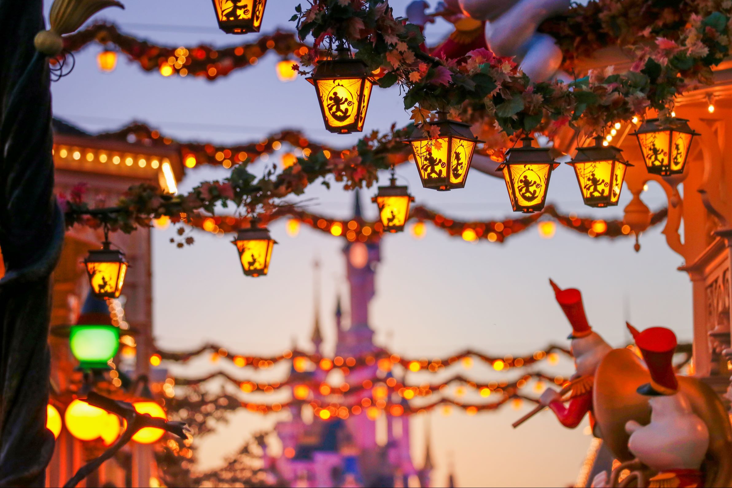 Shuttle from the center of Paris to Disneyland Paris