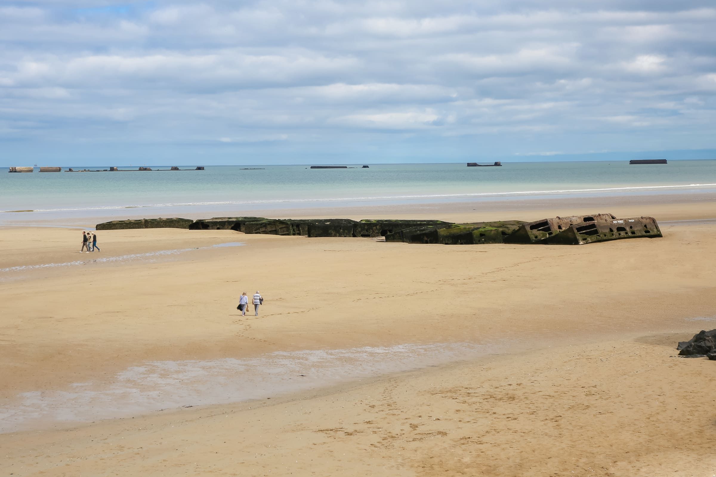 Découvrez la plage d'Arromanches en Normandie